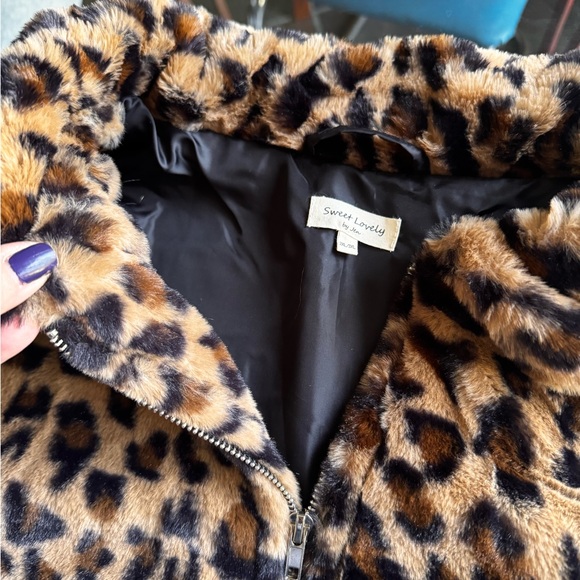 Faux fur jacket, animal print. Boutique brand. - Picture 3 of 6